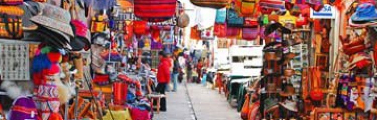 Do Shopping in Aguas Calientes